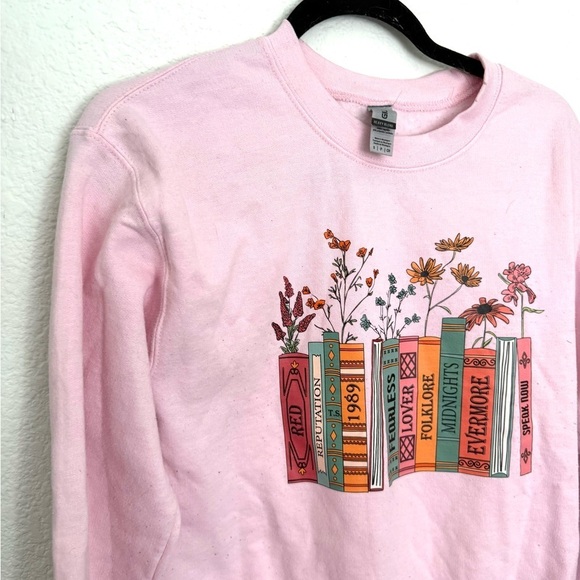Taylor Swift Book Floral Oversized Pink Sweatshirt Album Swiftie Lover Red 1989 - Picture 4 of 7